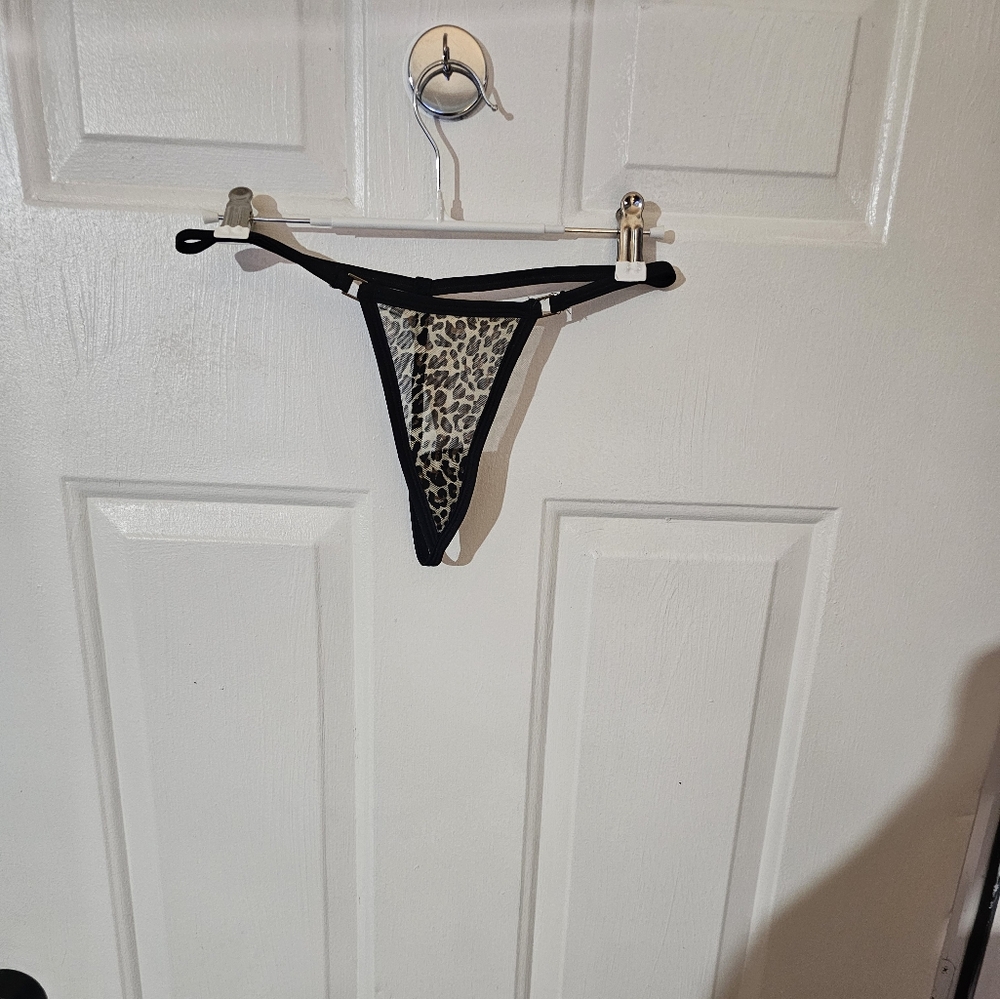 Sexy Leopard Print V String Thongs - Picture 3 of 5